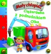 Ciężarówka z podnośnikiem Olka. Mały chłopiec - zdjęcie