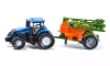 Traktor ze spryskiwaczem upraw - zdjęcie