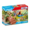 PLAYMOBIL ® City Life 70676. Zestaw upominkowy "Treserka psów" - zdjęcie