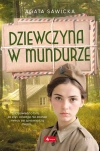 Dziewczyna w mundurze - zdjęcie