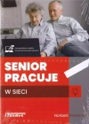 Senior pracuje w sieci - zdjęcie