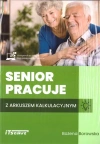 Senior pracuje z arkuszem kalkulacyjnym - zdjęcie