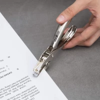 Dziurkacz na jeden otwór do kartek papieru biurowy ręczny Deli 6mm, zdjęcie 7