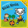 Kicia Kocia gra w piłkę - zdjęcie