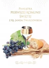 Pamiątka I Komunii Świętej z ks. Janem Twardowskim - zdjęcie