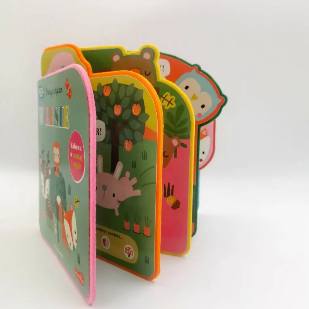 W lesie. Akademia Mądrego Dziecka. Poznaję dotykiem. Zabawa w szukaj i znajdź - Książki