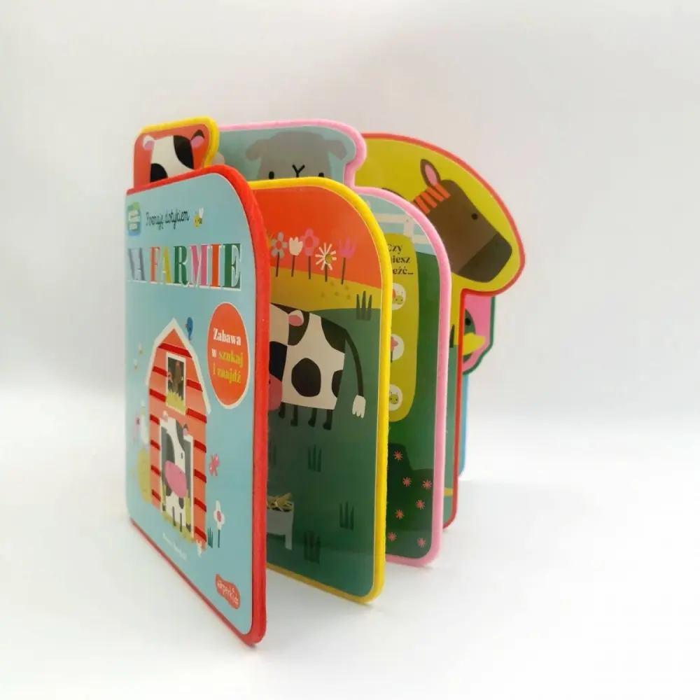 Na farmie. Akademia Mądrego Dziecka. Poznaję dotykiem. Zabawa w szukaj i znajdź - Książki