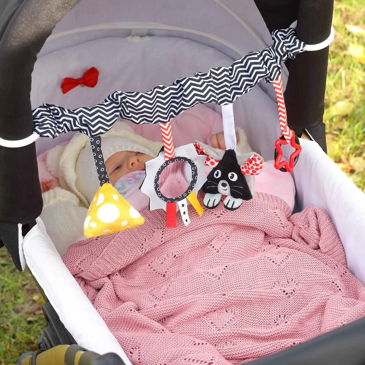Zawieszka do wózka i fotelika, myszka i ser - Mama i dziecko