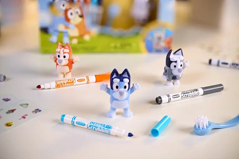 Crayola Figurki do malowania i mycia - zestaw zwierzątka 4 szt., flamastry zmywalne 6 szt., szczoteczka, naklejki Washimals Bluey 3+ - Papiernicze i szkolne