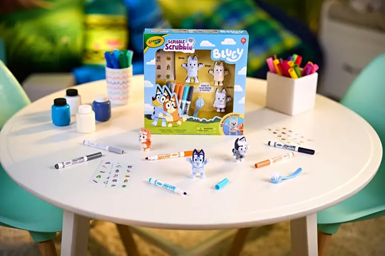Crayola Figurki do malowania i mycia - zestaw zwierzątka 4 szt., flamastry zmywalne 6 szt., szczoteczka, naklejki Washimals Bluey 3+ - Papiernicze i szkolne