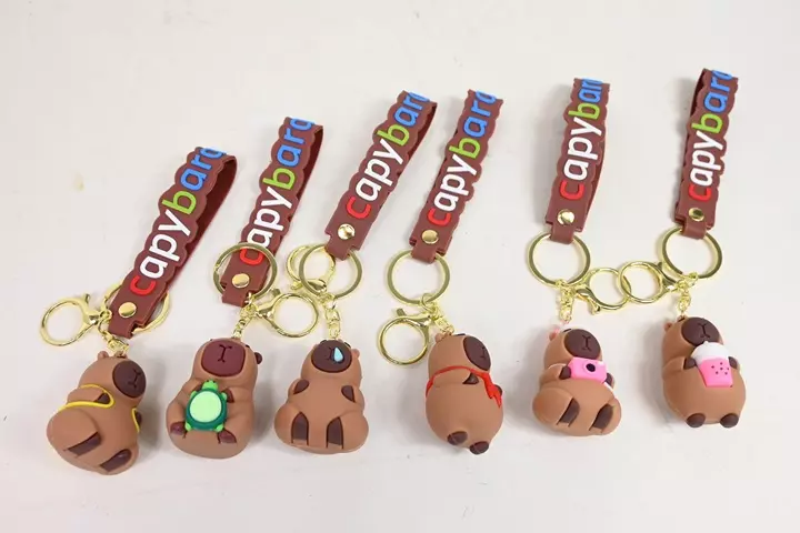 Brelok z zawieszką kapibara cena za 1 szt. - Zabawki
