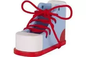 Drewniany but do nauki sznurowania - Zabawki