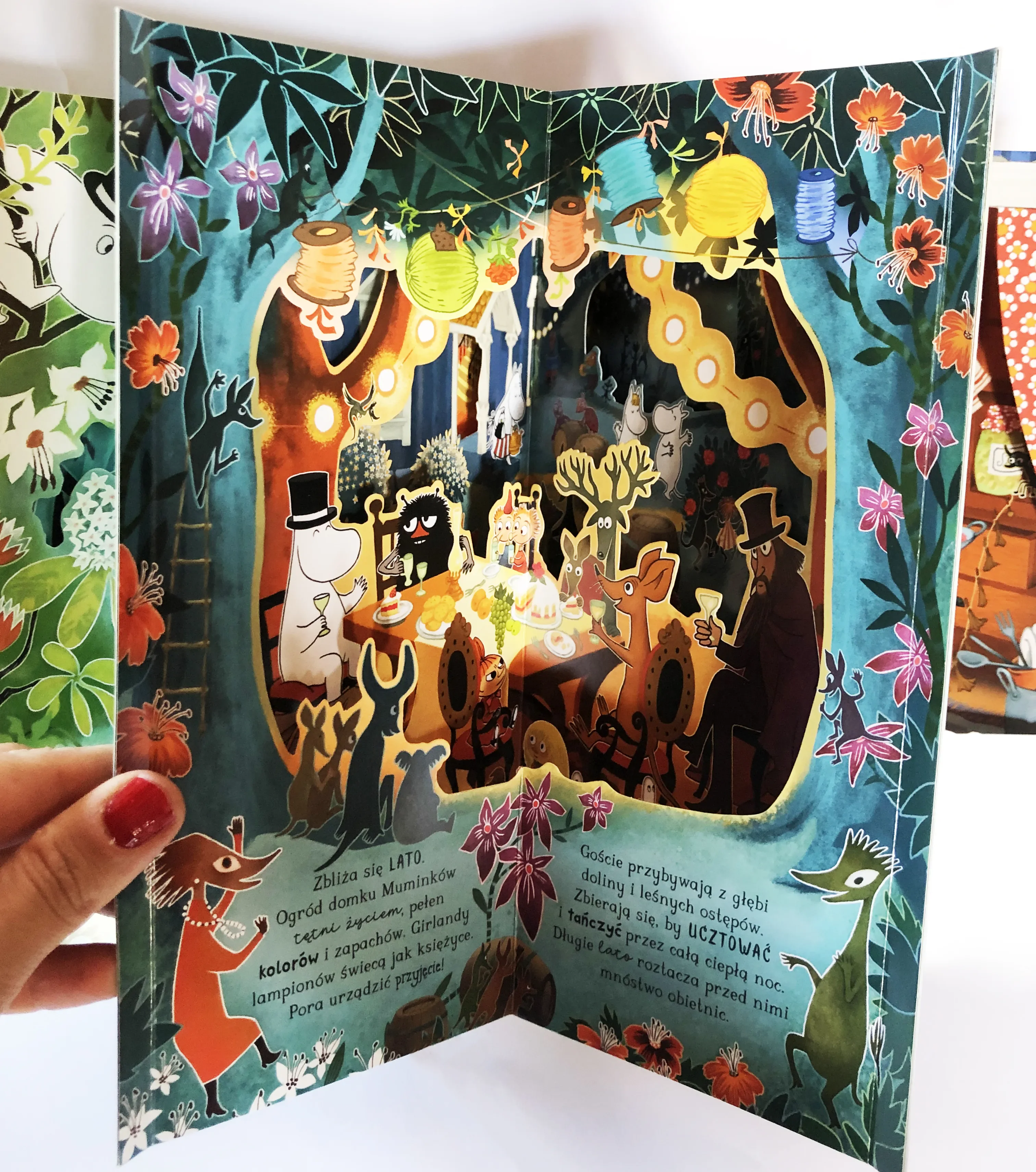 Rok w Dolinie Muminków. Karuzela pop-up - Książki