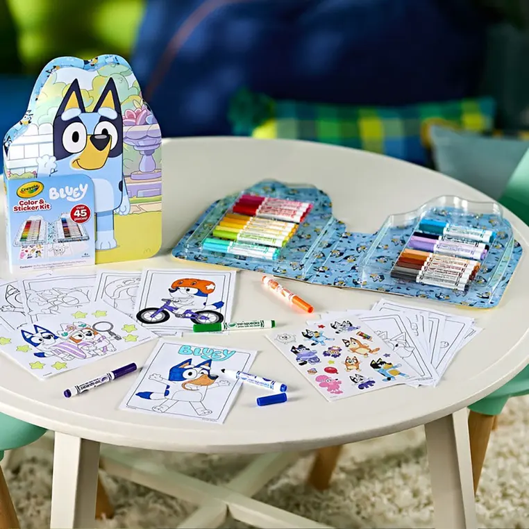 Crayola Zestaw artystyczny (kolorowanki dla dzieci, naklejki i flamastry) 47 el. Bluey 4+ - Papiernicze i szkolne