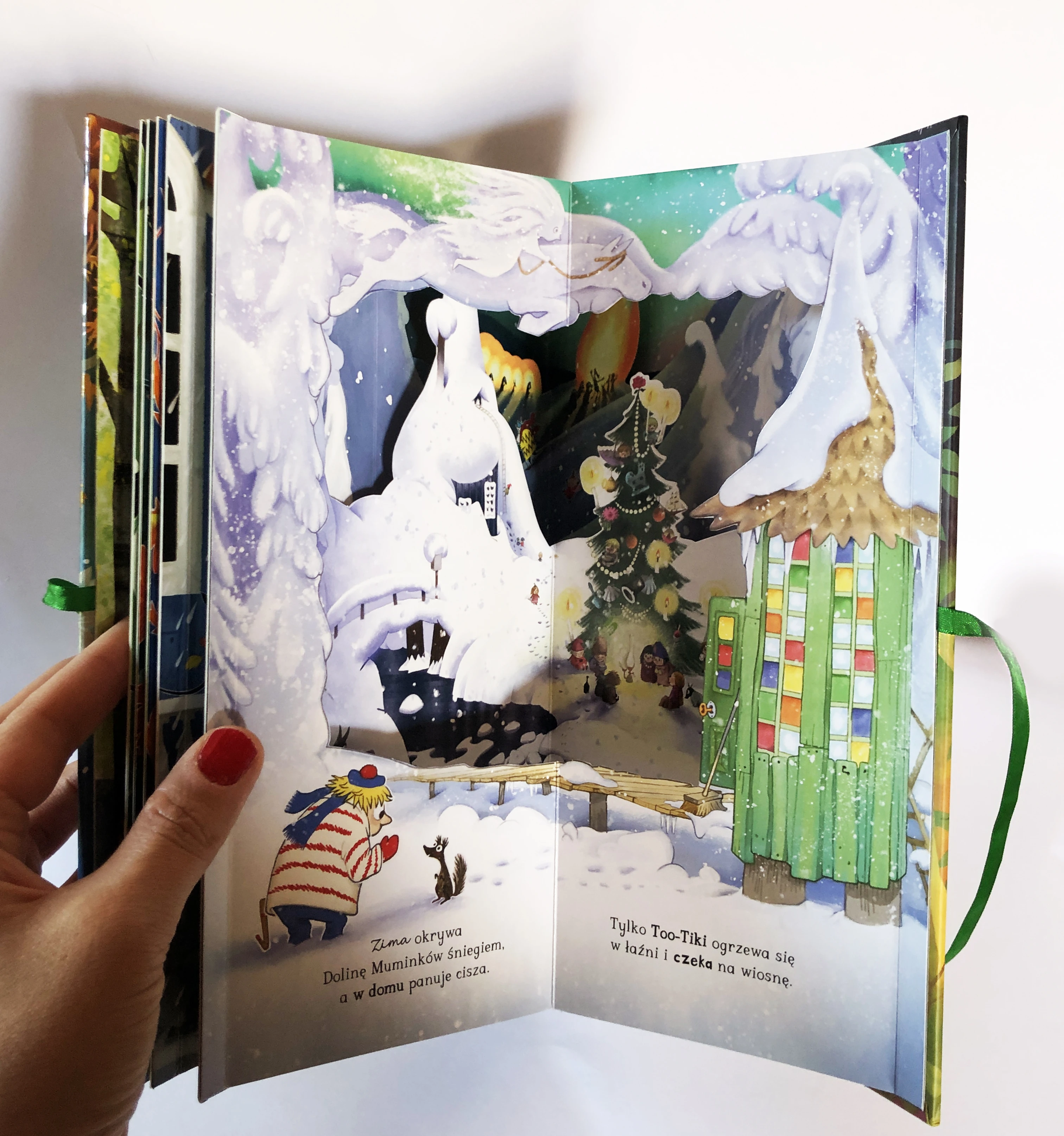 Rok w Dolinie Muminków. Karuzela pop-up - Książki