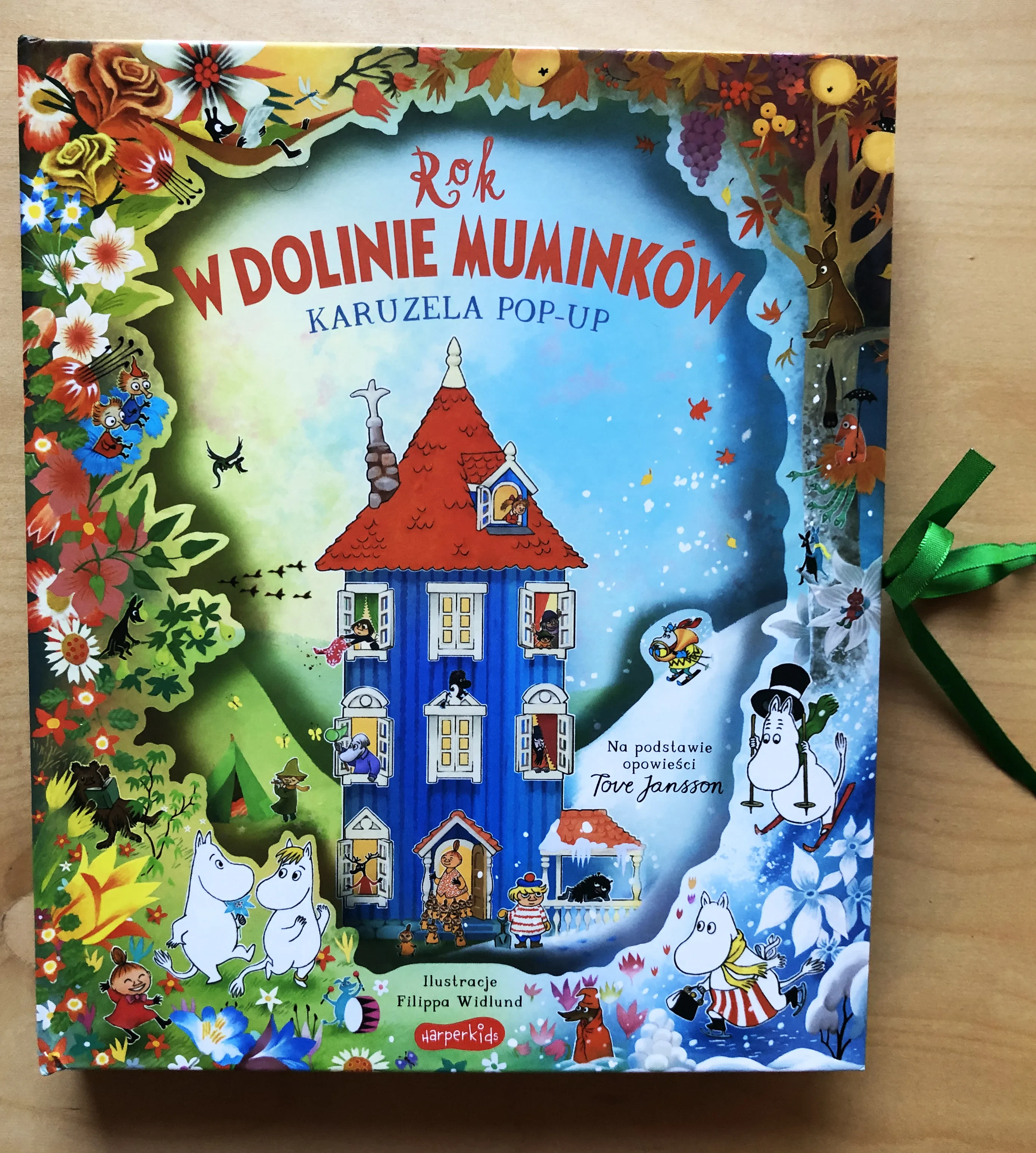 Rok w Dolinie Muminków. Karuzela pop-up - Książki