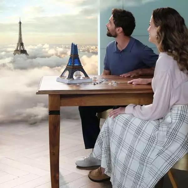 Puzzle 3D 243 elementy. Iconics. Wieża Eiffla - Puzzle